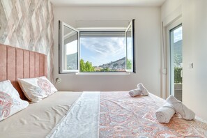 Leilighet – deluxe, delvis sjøutsikt | Lydisolert og wi-fi (inkludert)