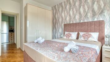 Deluxe Apartment, Partial Sea View | Soundproofing, free WiFi