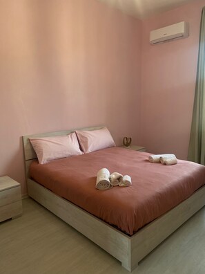 3 bedrooms, desk, free WiFi, bed sheets