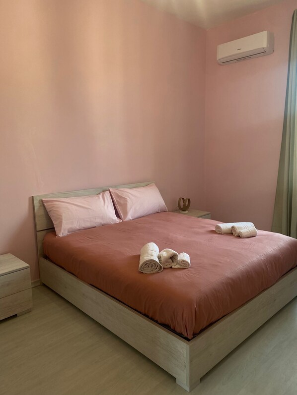 3 habitaciones, escritorio, wifi gratis y ropa de cama 