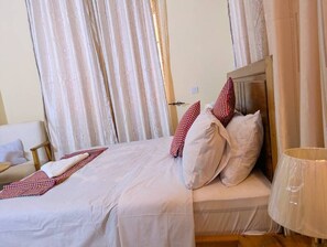 4 多间卧室、熨斗/熨衣板、WiFi、床单