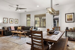 Smart TV - Gorgeous Condo at Spanish Walk in Palm Desert. Near Acrisure Arena, Casinos, and (Palm Desert)