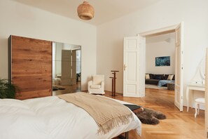 2 bedrooms, iron/ironing board, travel crib, WiFi - Elegant living: 130 sqm of Charm, Ideal Location, Style and Functionality (Wien)