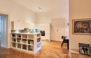 Oven, stovetop, dishwasher, highchair - Elegant living: 130 sqm of Charm, Ideal Location, Style and Functionality (Wien)