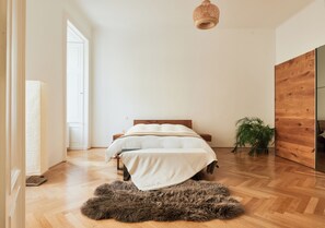 2 bedrooms, iron/ironing board, travel cot, WiFi