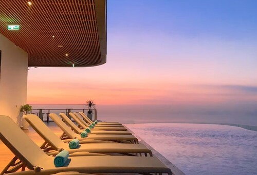 Chic 1-bedroom apartment with AC, walk to beach, WiFi in wonderful Hạ Long Bay
