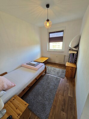 2 bedrooms, iron/ironing board, WiFi, bed sheets
