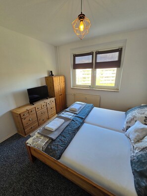 2 bedrooms, iron/ironing board, WiFi, bed sheets
