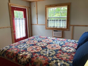 1 habitación, tabla de planchar con plancha, cuna de viaje y wifi 