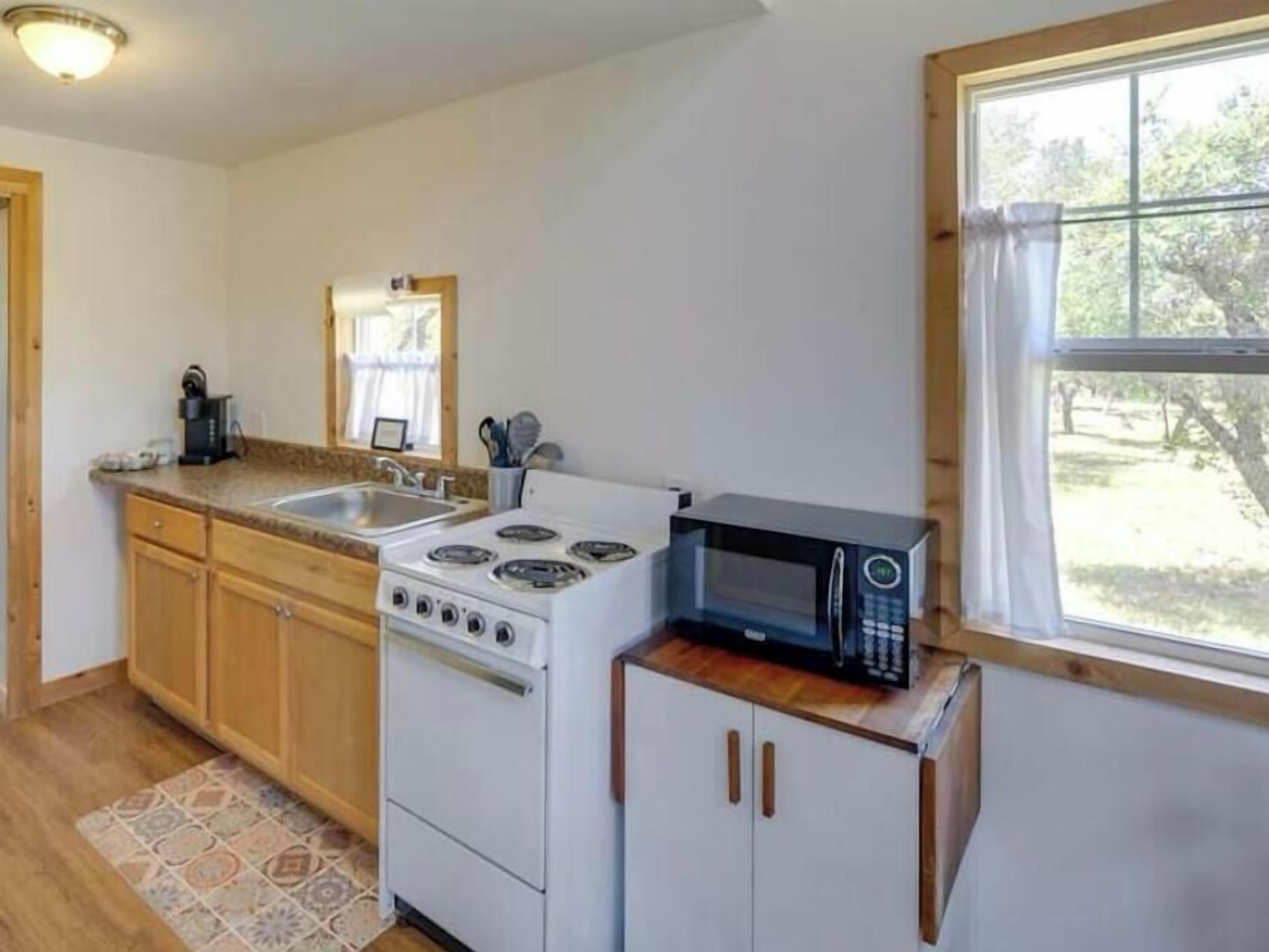 Coffee/tea maker, fridge, microwave, oven