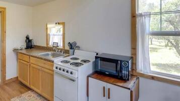Coffee/tea maker, fridge, microwave, oven