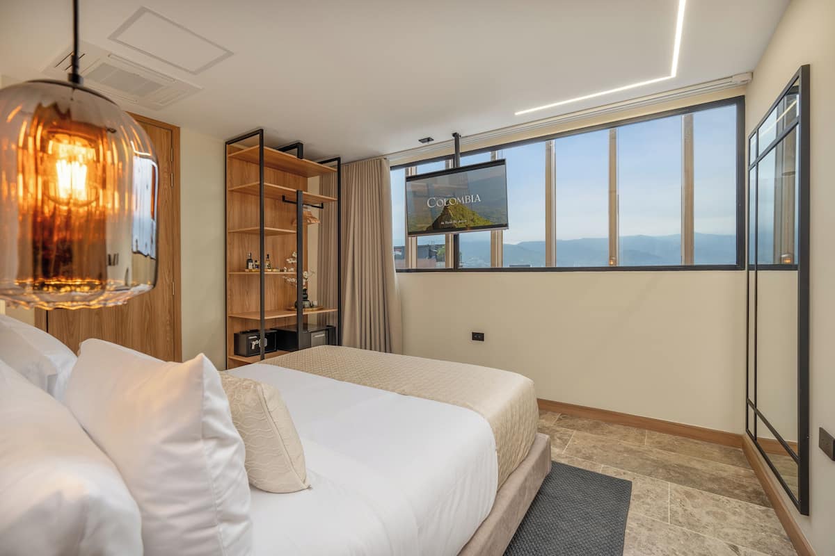 1 bedroom, in-room safe, blackout curtains, soundproofing