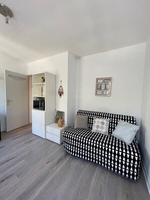 Living area - Le Rêveur: on the banks of the Lez & espace Richter (Montpellier)