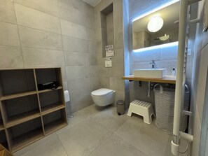 Dusche, Haartrockner, Handtücher