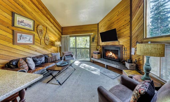 Smart TV, fireplace, DVD player