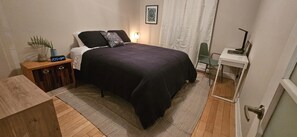 2 slaapkamers, een strijkplank/strijkijzer, wifi, beddengoed