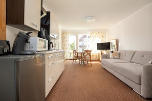 Smart TV - Holiday apartment, breakfast included (Rewal)