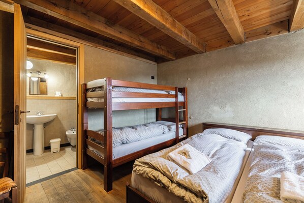 2 bedrooms, free WiFi, bed sheets