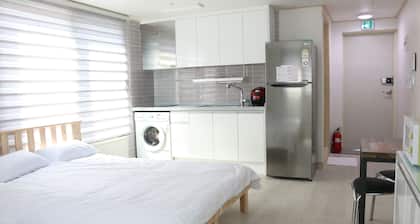 Cozy 1-bedroom apartment in wonderful Seoul with AC, WiFi near Metro and Mall