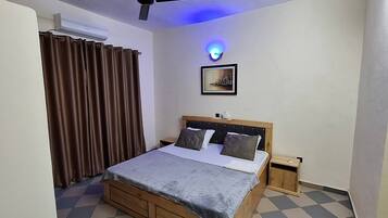 Shared Dormitory, 2 Bedrooms, Smoking, Balcony | 2 bedrooms