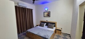Shared Dormitory, 2 Bedrooms, Smoking, Balcony