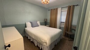 1 bedroom, free WiFi, bed sheets - Monterey Motel - Guest Room 3 at Beach Access 8. Newly Remodeled. Large Pool (Panama City Beach)