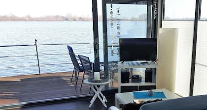 Hausboot am Xantener Nordsee