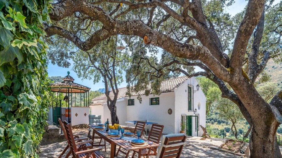 Charming Farmhouse With Private Pool