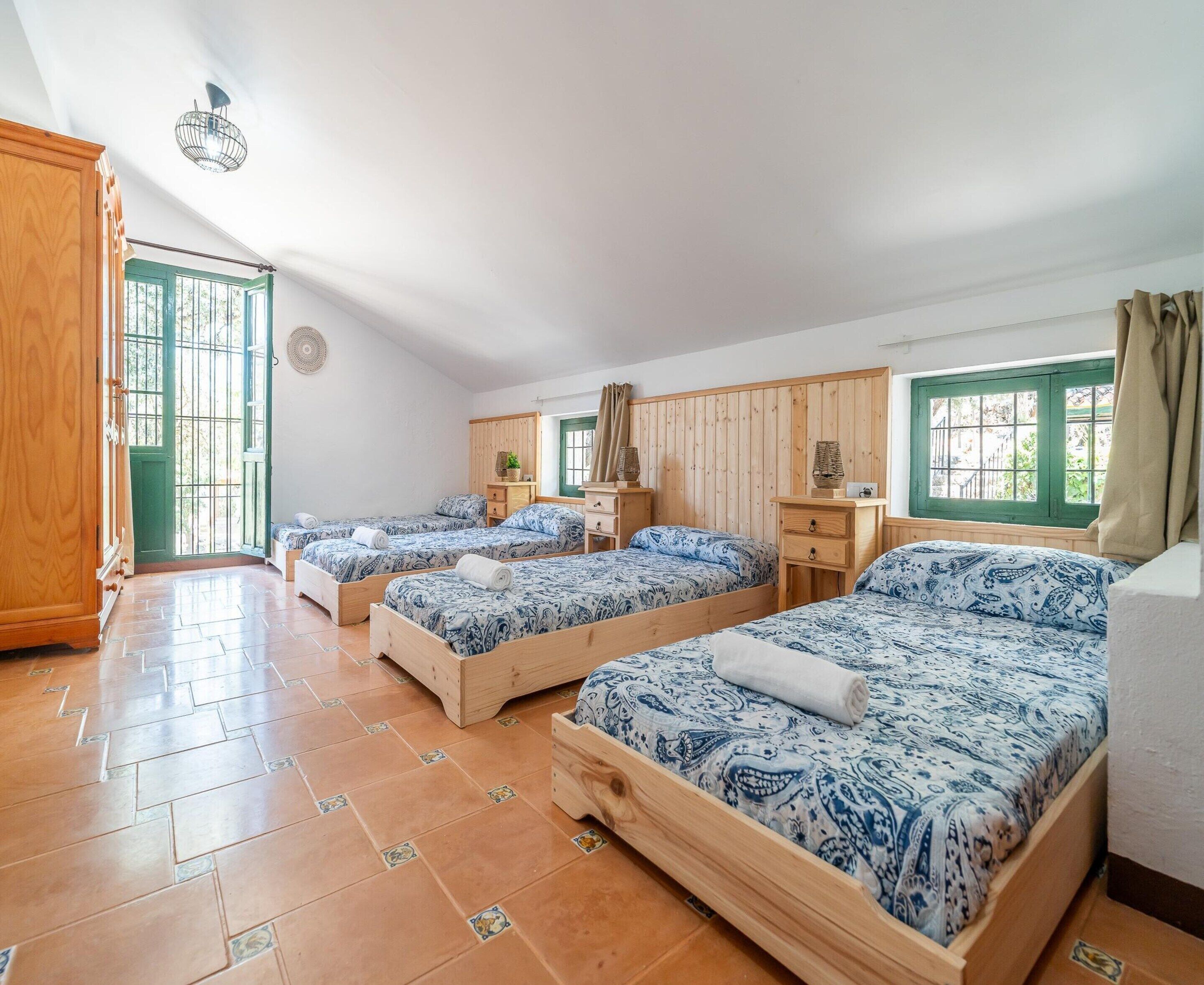 House | 5 bedrooms, iron/ironing board