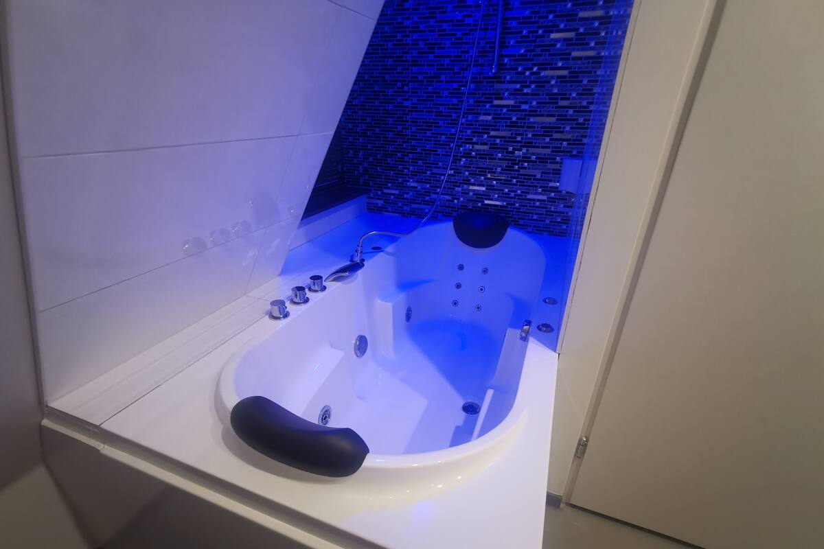 Basic Double Room | Iron/ironing board (on request), WiFi (free), bed sheets