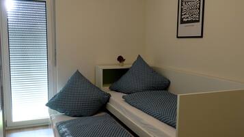 2 bedrooms, iron/ironing board, free WiFi, bed sheets