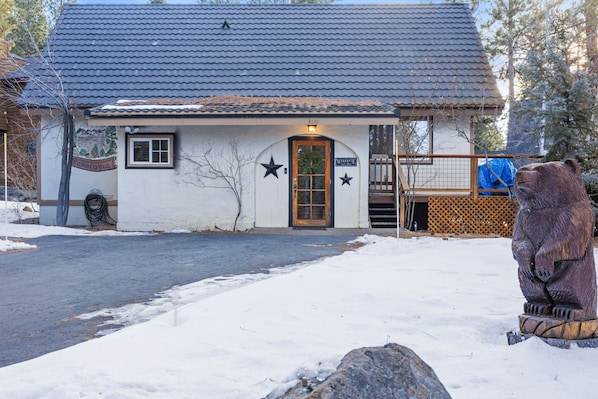 Welcome to Wachauhaus, a charming single-story building with a tiled roof and a welcoming entrance.