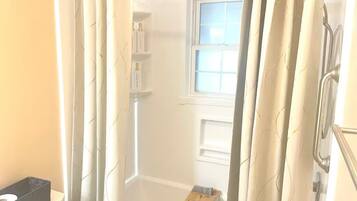 Hårtørrer, håndklæder, Sæbe, Toiletpapir