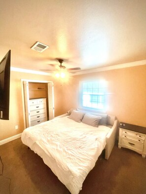 3 bedrooms, iron/ironing board, WiFi, bed sheets