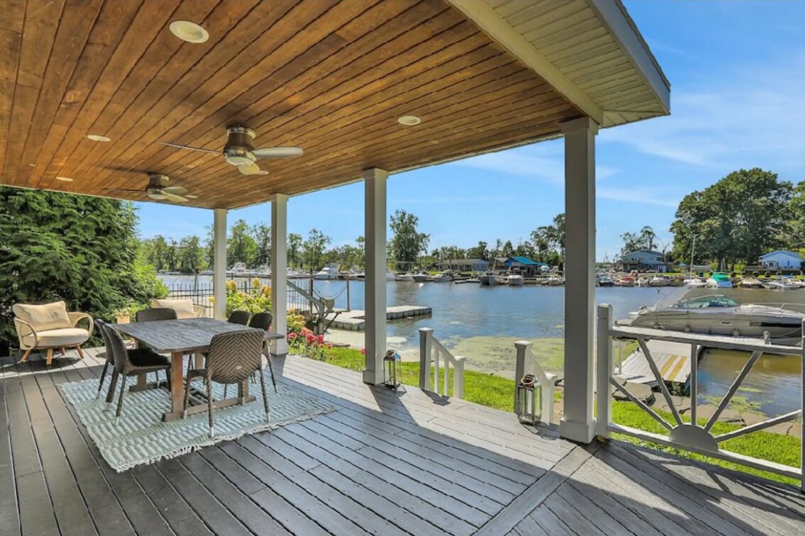 屋外ダイニングエリア