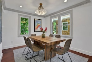 Dining - Charming 2-bedroom Waterfront home with boat access in Saugerties (Saugerties)