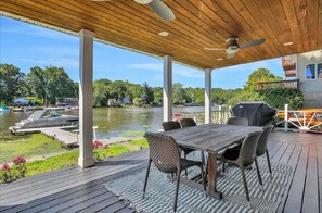 屋外ダイニングエリア