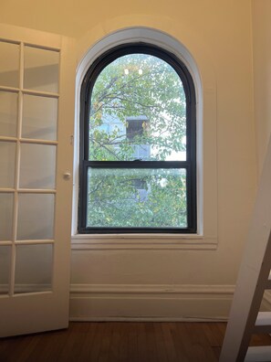 Interior - Chic 2-bedroom with AC, WiFi, in terrific Chicago neighborhood of Wicker Park.  (Chicago)