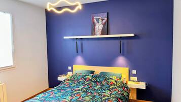 4 slaapkamers, een bureau, een strijkplank/strijkijzer, gratis wifi