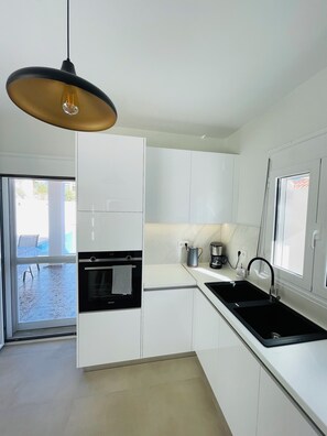 Kühlschrank, Ofen, Herdplatte, Geschirrspüler