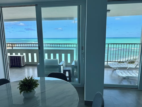 2 king beds en-suite bath big balcony beachfront