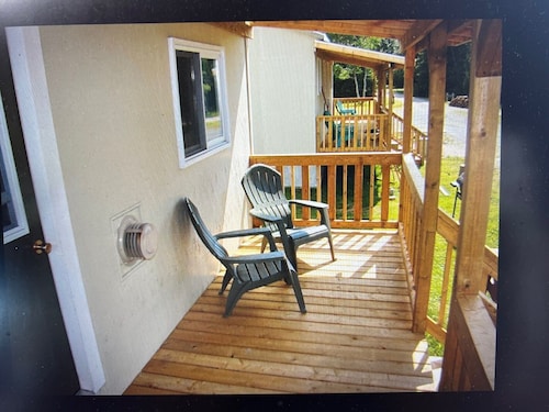 Family & Pet Friendly Lakefront Cabin - Five Mile Lake Lodge 