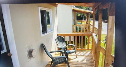 Family & Pet Friendly Lakefront Cabin - Five Mile Lake Lodge