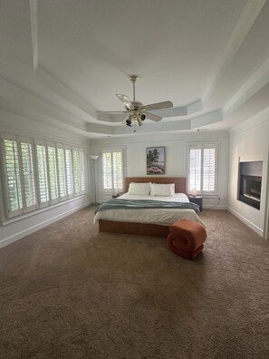 5 bedrooms, in-room safe, iron/ironing board, travel cot