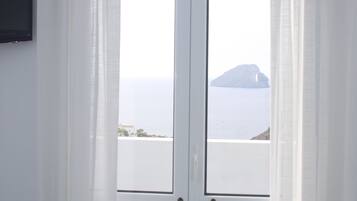 Standard Double Room, Sea View, Mezzanine | In-room safe, soundproofing, iron/ironing board, free WiFi