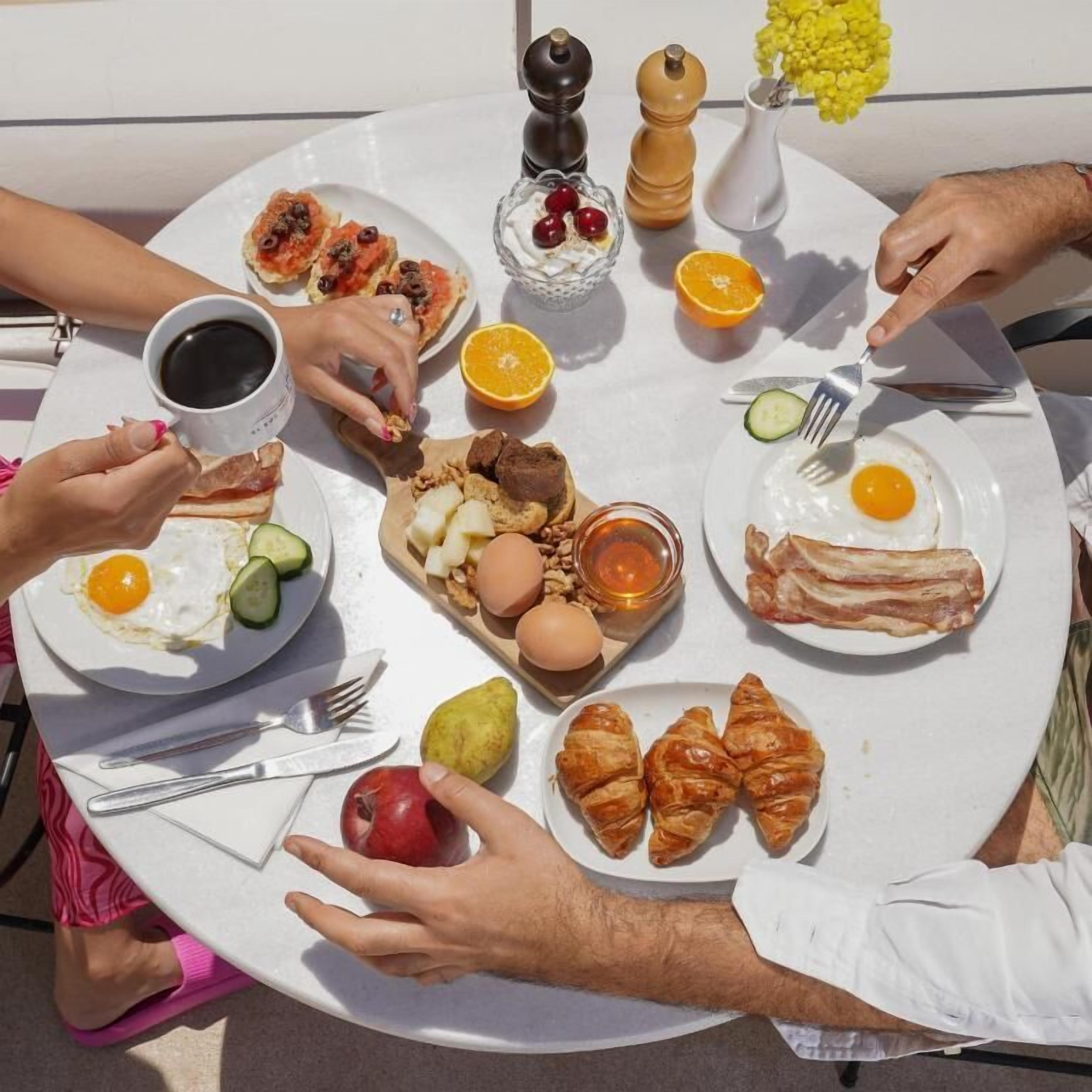 فطور أوروبي مجانًا يوميًا