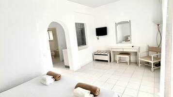 Deluxe Double Room, Sea View, Ground Floor | In-room safe, soundproofing, iron/ironing board, free WiFi