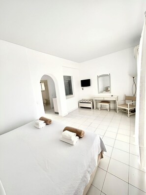 Chambre Double Deluxe, vue mer, rez-de-chaussée | Coffres-forts dans les chambres, chambres insonorisées