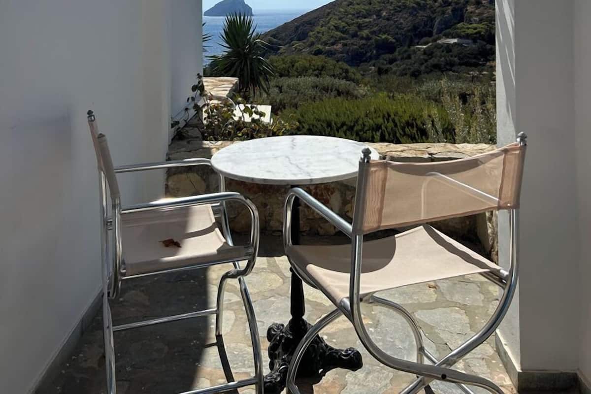 Standard Double Room, Partial Sea View, Ground Floor | 1 bedroom, in-room safe, soundproofing, iron/ironing board