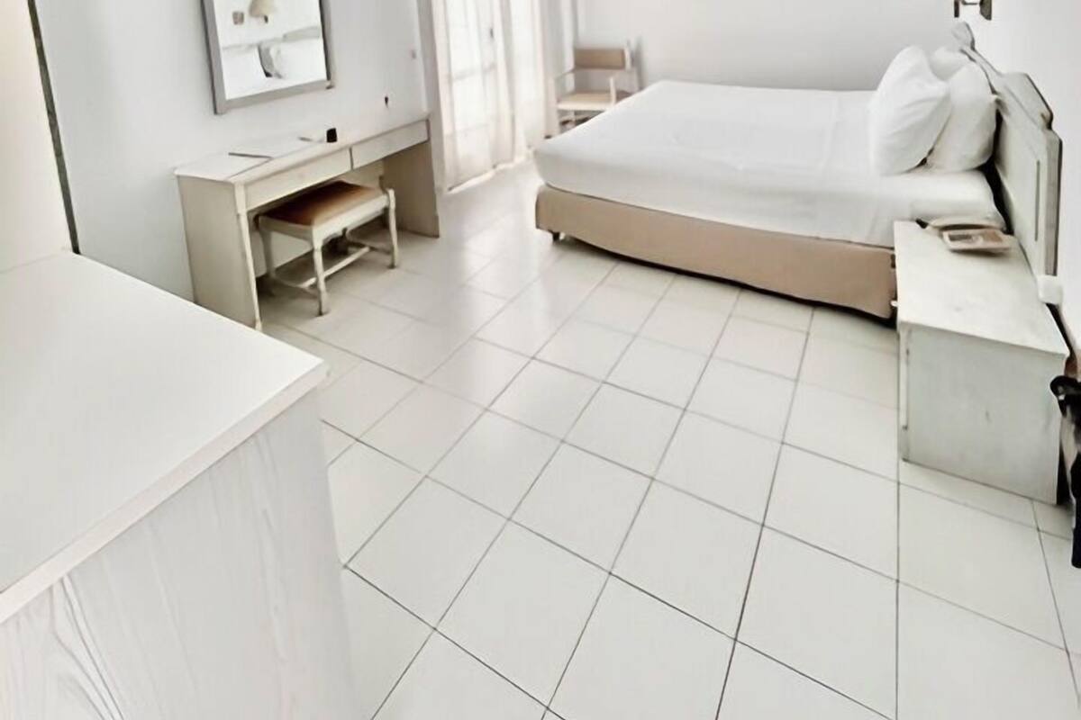 Standard Double Room, 1 King Bed, Sea View, Ground Floor | In-room safe, soundproofing, iron/ironing board (on request)